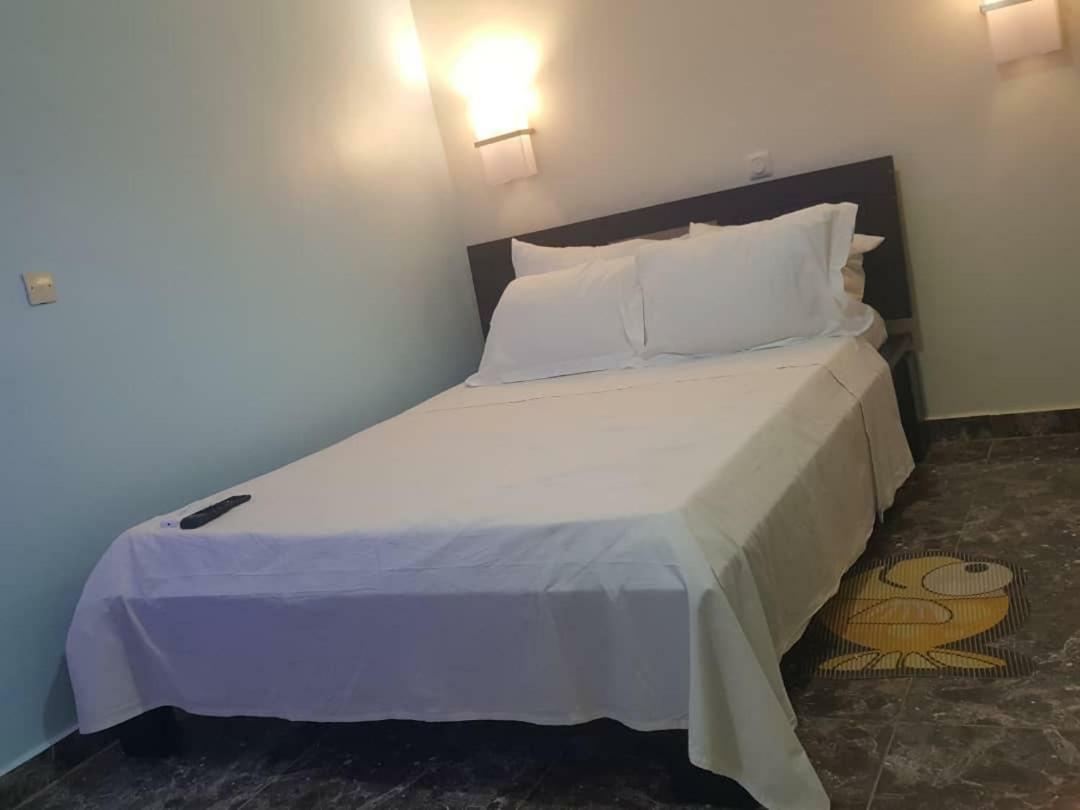 Residence Amg Five Stars Douala Bagian luar foto